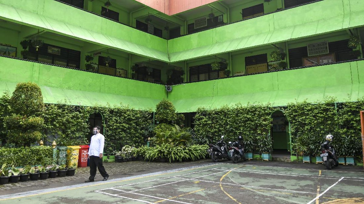 FOTO: Hening Sekolah di Jakarta saat Uji Coba PTM Disetop