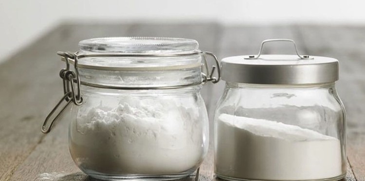 Serupa tapi Tak Sama, Pahami Perbedaan Baking Soda Vs Baking Powder Meski terlihat sama, kegunaan baking soda dan baking powder berbeda ya, Bunda. Yuk mengenal perbedaan baking soda dan baking powder agar tak keliru saat masak.