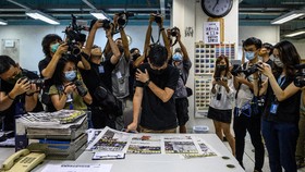 'Perlawanan Pers Hong Kong' Usai Polisi Serbu Kantor Media