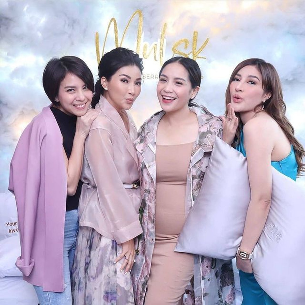 Usia kehamilan Nagita Slavina telah memasuki usia 4 bulan aura bumil pun semakin terpancar dan baby bump sudah terlihat&period; Yuk intip&excl;