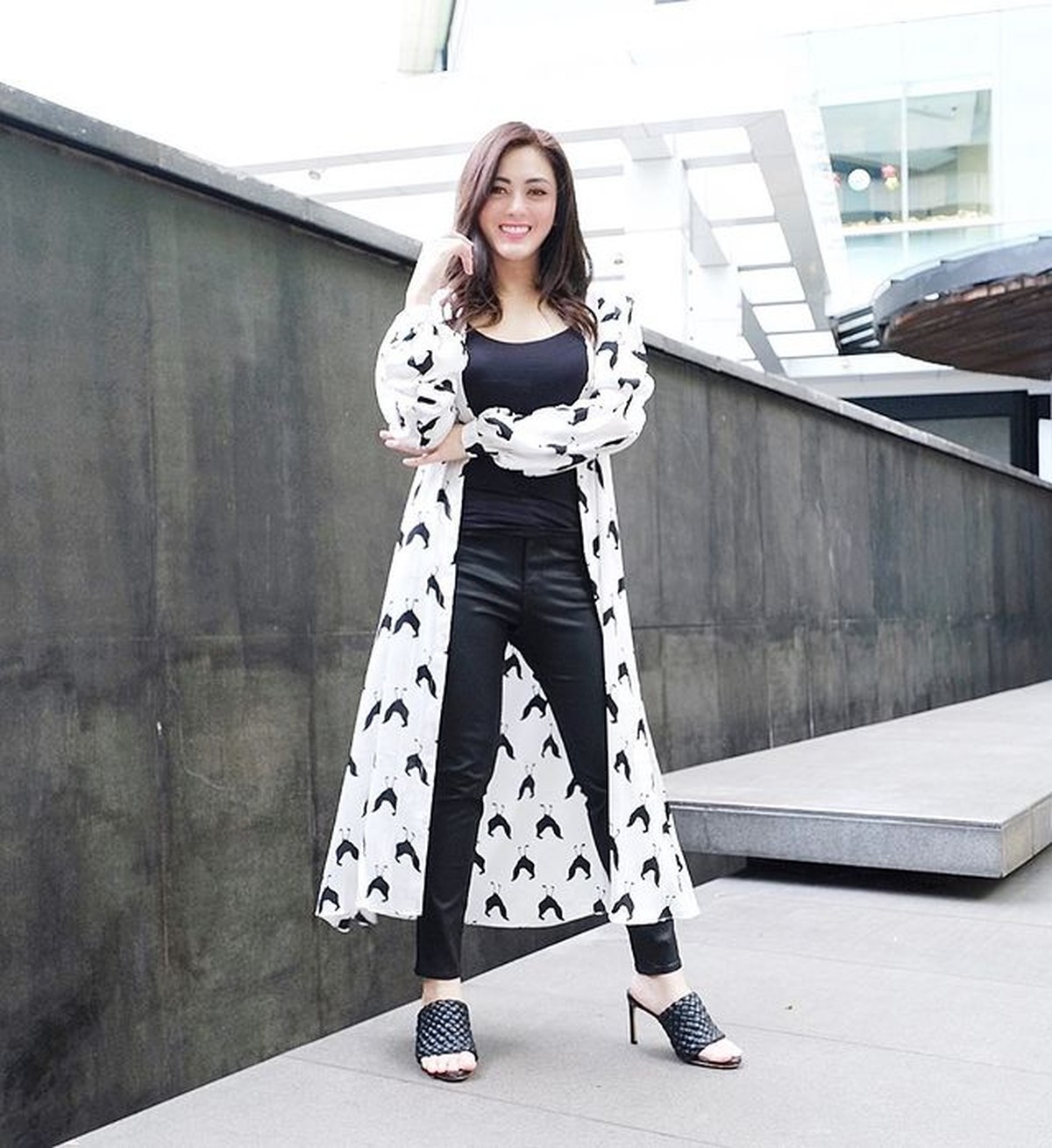 Keretakan rumah tangga Jonathan Frizzy dan Dhena disebabkan oleh sikap Dhena sebut Paman Jonathan&period; Yuk intip potret Dhena&excl;