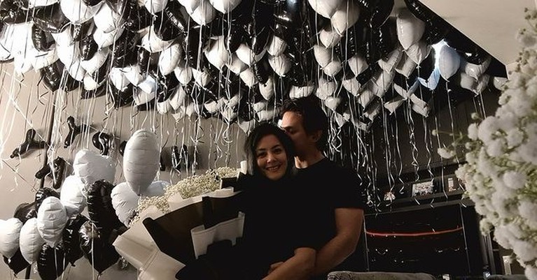 Kabar mengejutkan datang dari aktris Lulu Tobing menggugat cerai suami setelah menikah 2 tahun. Yuk kita intip potret harmonisnya!