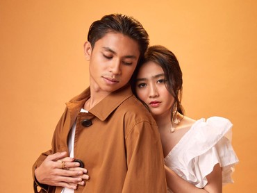 img-title Rheno Poetiray-Febby Rastanty Kolaborasi Nyanyikan Lagu David NOAH