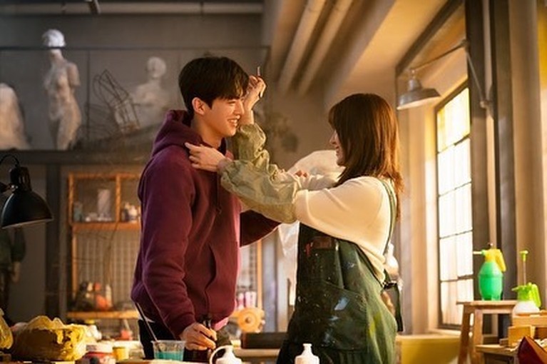 Segera Tayang, Tengok Adegan Mesra Drakor Nevertheless yang Bikin Baper Drama Korea Nevertheless yang dibintangi Song kang dan Han So-Hee akan segera tayang. Yuk kita intip potret adegan romantis mereka!