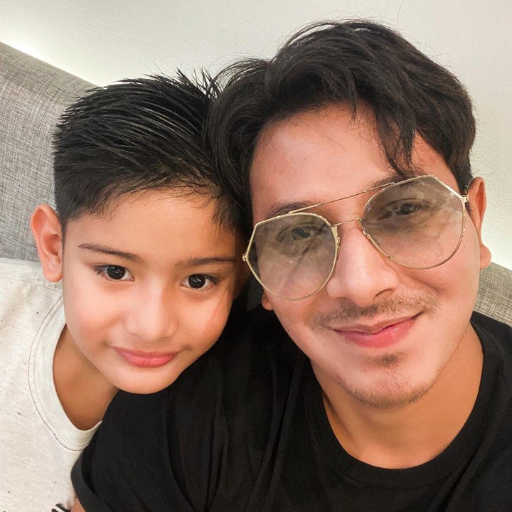 <p>Banyak warganet menilai King Faaz Arafiq justru terlihat mirip dengan Sonny Septian. Kedekatan mereka membuatnya terlihat seperti anak kandung. (Foto: Instagram: @sonnyseptian)</p>