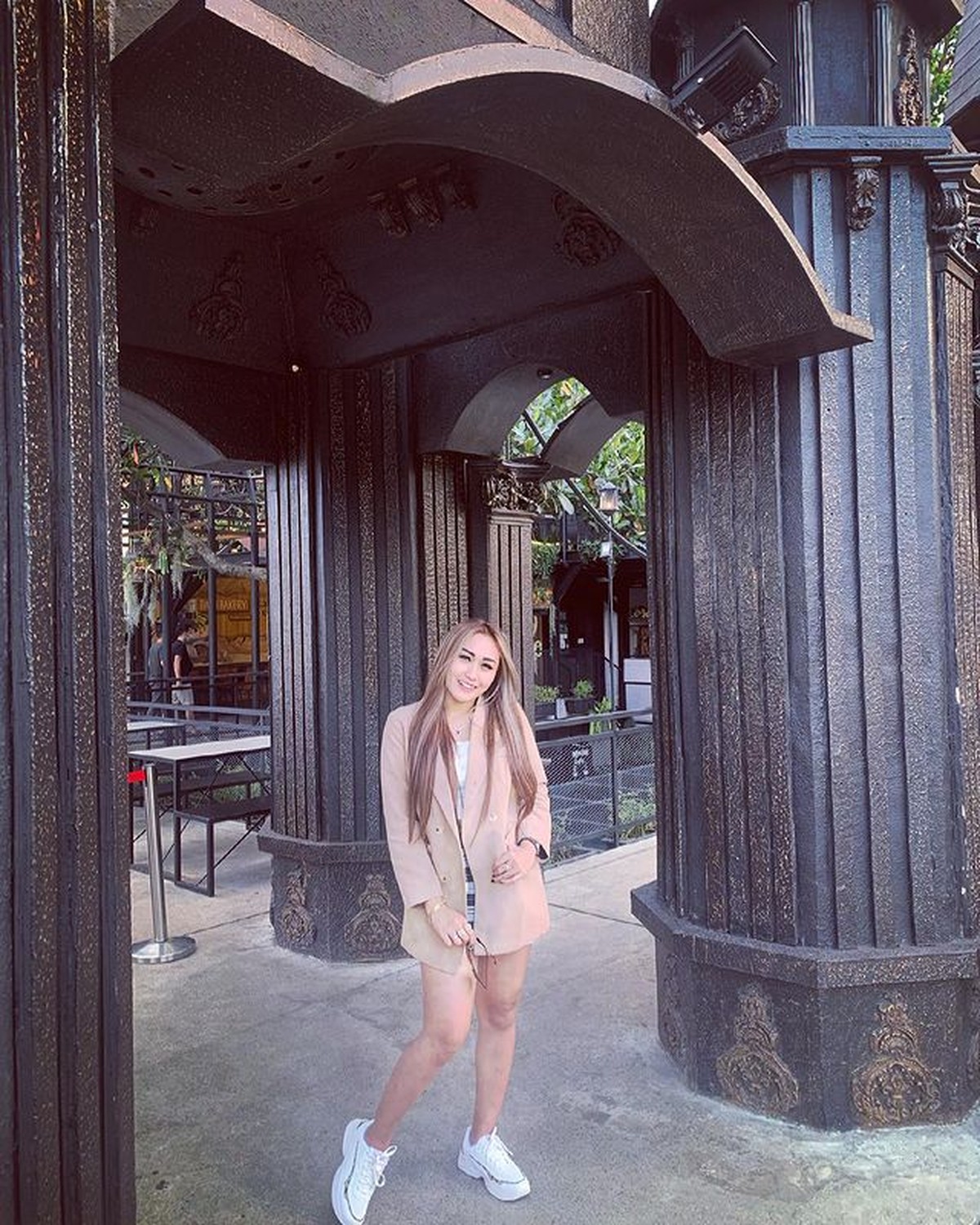 DJ cantik bernama Tessa Morena mendadak ramai karena jargon visi foya misi foya viral&period; Yuk kita lihat pesonanya&excl;