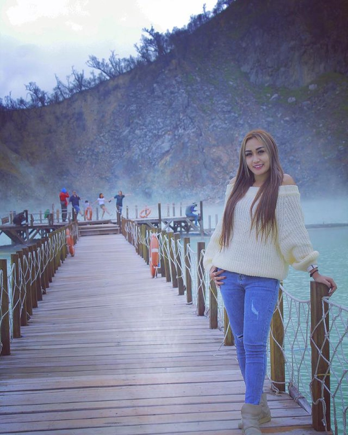 DJ cantik bernama Tessa Morena mendadak ramai karena jargon visi foya misi foya viral&period; Yuk kita lihat pesonanya&excl;