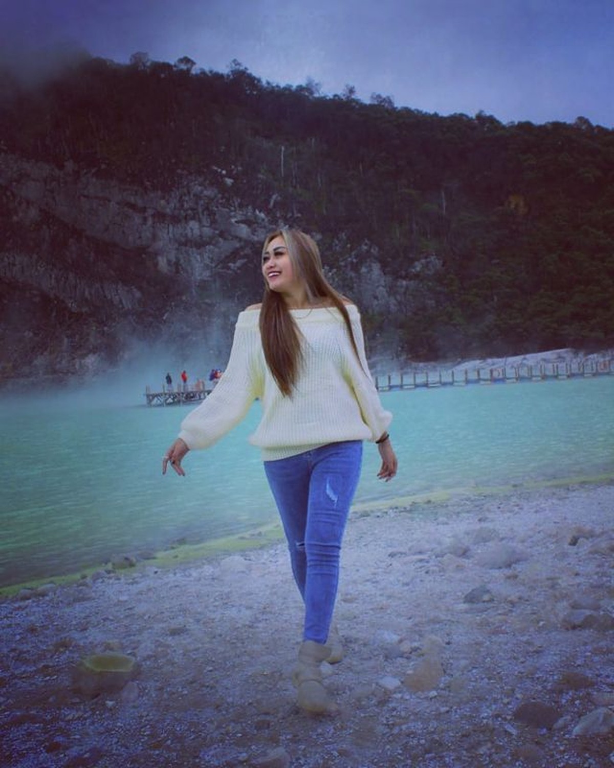 DJ cantik bernama Tessa Morena mendadak ramai karena jargon visi foya misi foya viral&period; Yuk kita lihat pesonanya&excl;