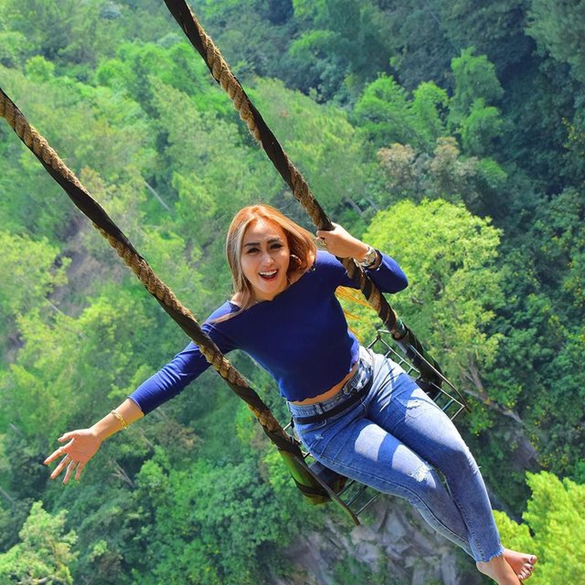 DJ cantik bernama Tessa Morena mendadak ramai karena jargon visi foya misi foya viral&period; Yuk kita lihat pesonanya&excl;