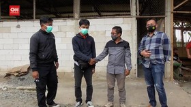 VIDEO: Dimediasi Polisi, Kurir Dan Konsumen Belanja COD Damai