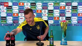 VIDEO: Detik-detik Yarmolenko Sindir Ronaldo Soal Coca-cola