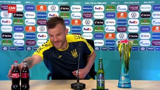 VIDEO: Detik-detik Yarmolenko Sindir Ronaldo Soal Coca-cola
