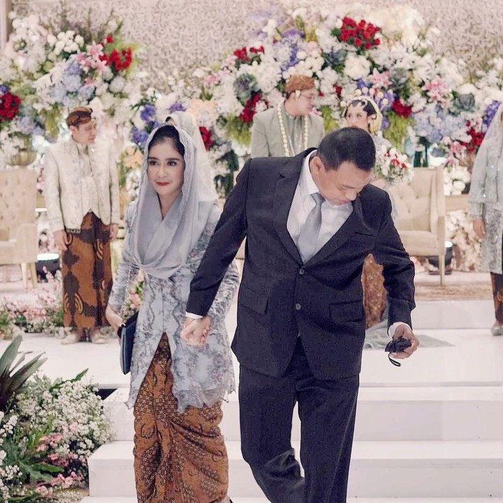 <p>Resmi menjadi ibu Bhayangkari, UUt Permatasari tak pernah absen mendampingi suaminya menjalankan tugas negara. (Foto: Instagram: @uutpermatasari)</p>