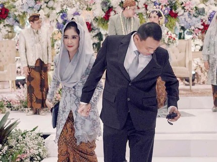 7 Foto Uut Permatasari Jadi Ibu Bhayangkari, Dampingi Suami Tinggal di Rumah Sederhana