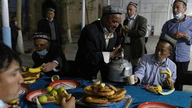Tak hanya etnis minoritas Muslim Uighur, beberapa etnis minoritas lainnya di China juga menjadi target persekusi dan pengucilan sistematis.