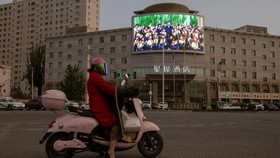 FOTO: Wisata Bersama Komunis di Xinjiang