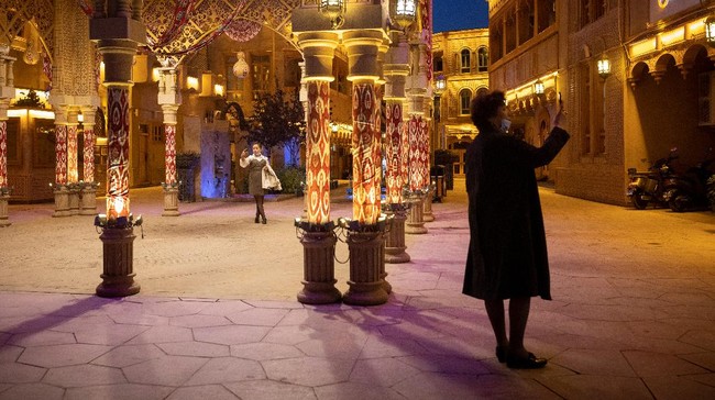 FOTO: Wisata Bersama Komunis di Xinjiang