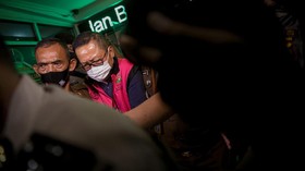 Bayar Denda Kasus, Adelin Lis Serahkan Rp1 M Plus Sertifikat