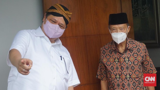 Saat ditemui Airlangga Hartarto, Ahmad Syafii Maarif mengatakan Indonesia kebanyakan politisi tapi tak punya negarawan.