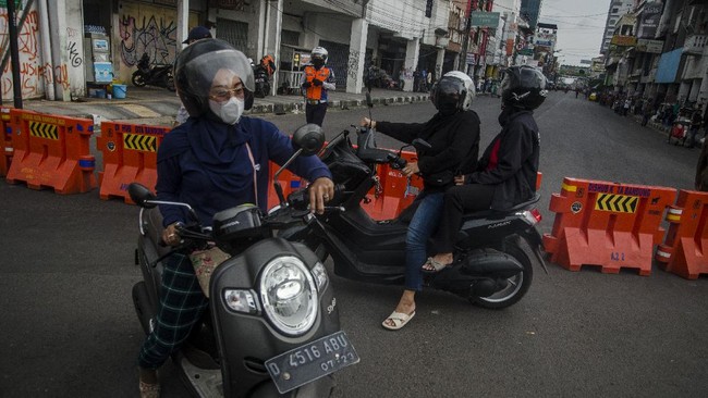 Pemkot Bandung akan melonggarkan penutupan ruas jalan yang semula tiga kali menjadi sekali sehari saat penerapan PPKM Level 4.