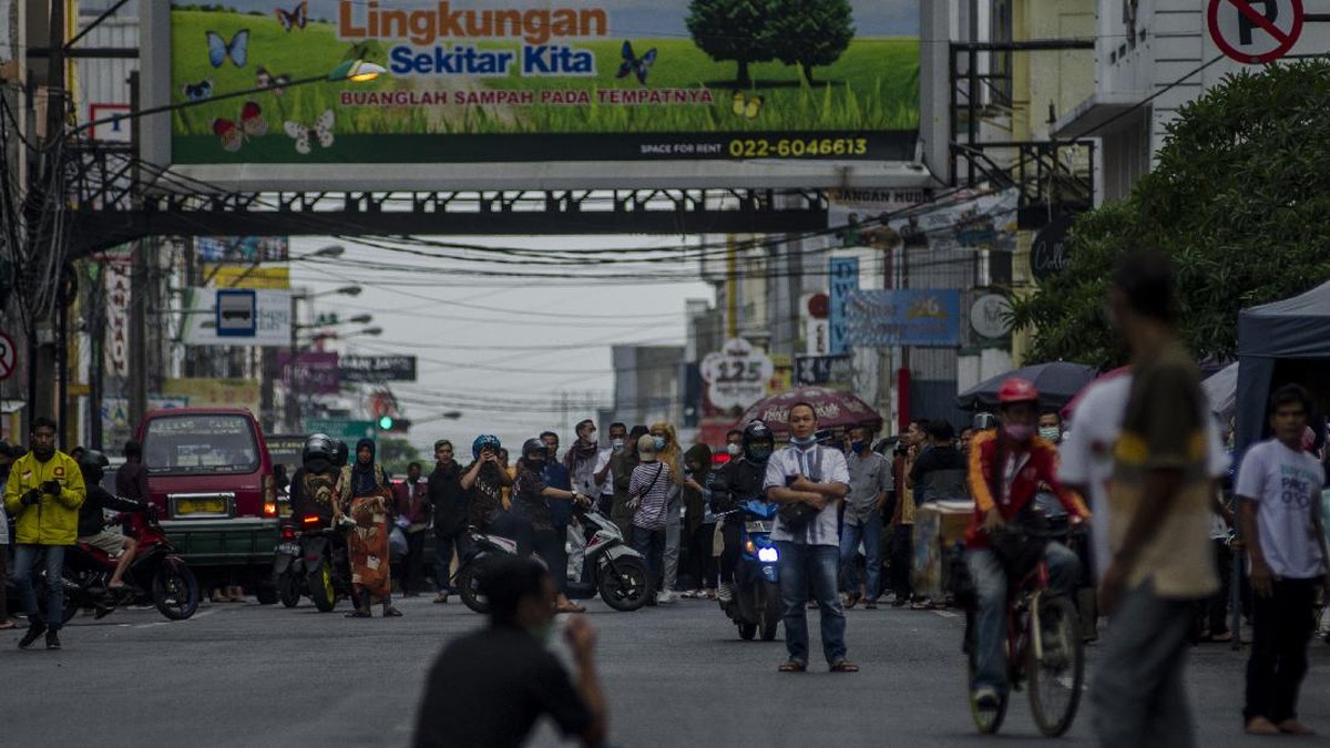 FOTO: Lengang Jalan di Kota Kembang saat Penutupan