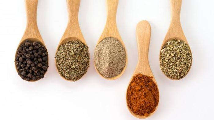 4 Bumbu Dapur Ini Bisa Bikin Wajah Glowing! 4 Bumbu Dapur Ini Bisa Bikin Wajah Glowing!
