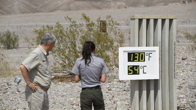 Suhu ekstrem di Death Valley, AS mencapai 130 derajat Fahrenheit atau 54,4 derajat Celcius.