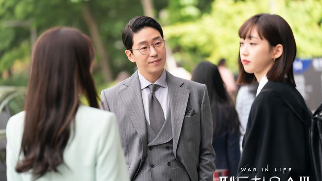 Trans TV akan menayangkan drama Korea The Penthouse 3 episode 5 pada Sabtu (3/7) pada pukul 19.00 WIB. Berikut sinopsis The Penthouse 3 episode 5.