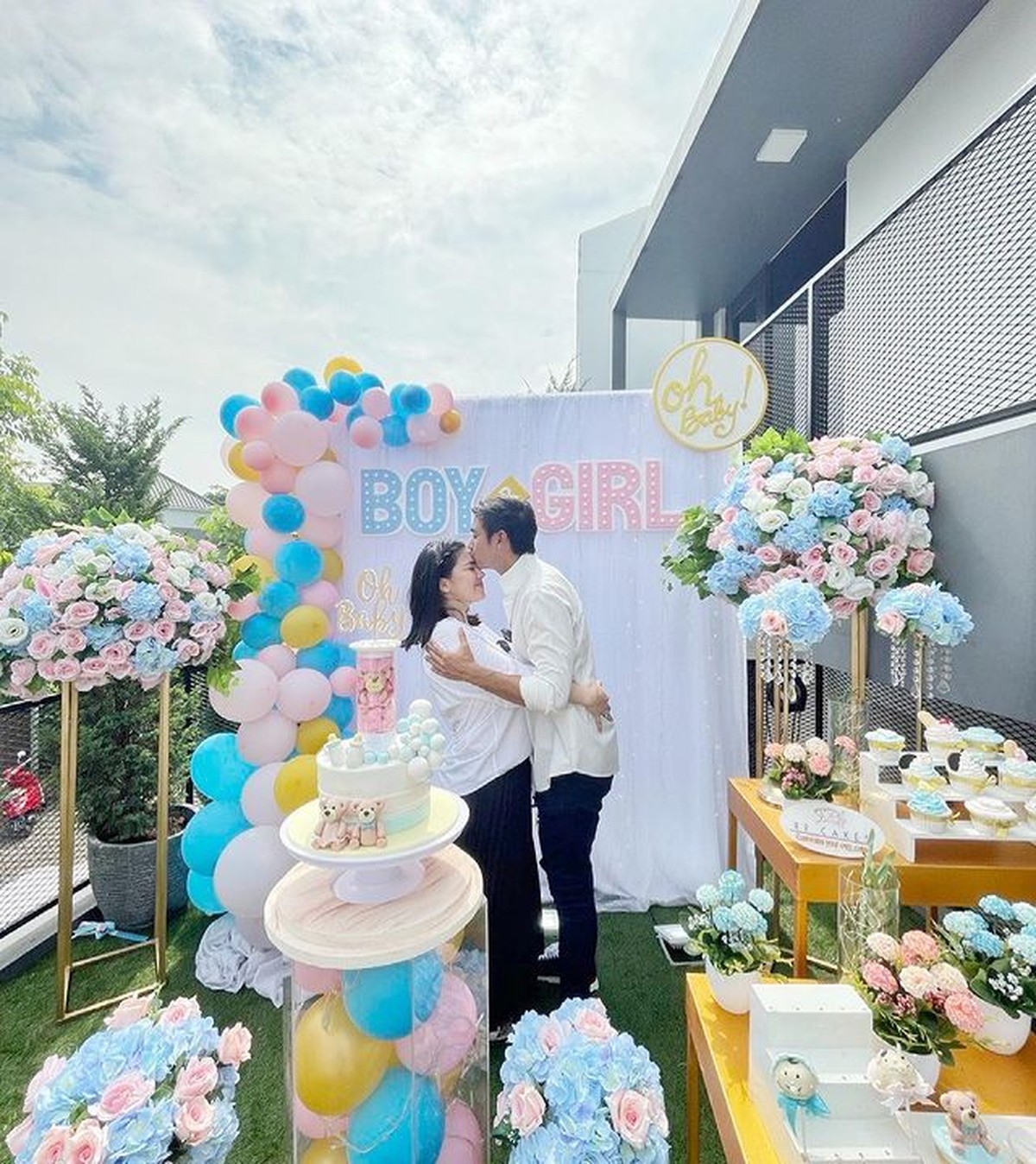 Pasangan Felicya Angelista dan Hito Caesar baru saja menggelar acara gender reveal calon bayinya&period; Yuk kita intip keseruannya&excl;