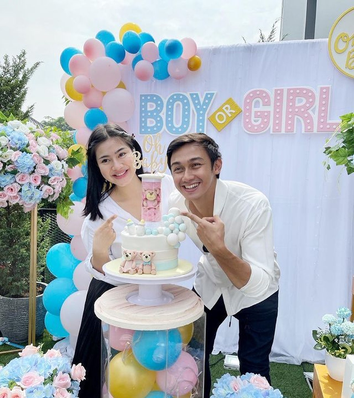 Pasangan Felicya Angelista dan Hito Caesar baru saja menggelar acara gender reveal calon bayinya&period; Yuk kita intip keseruannya&excl;