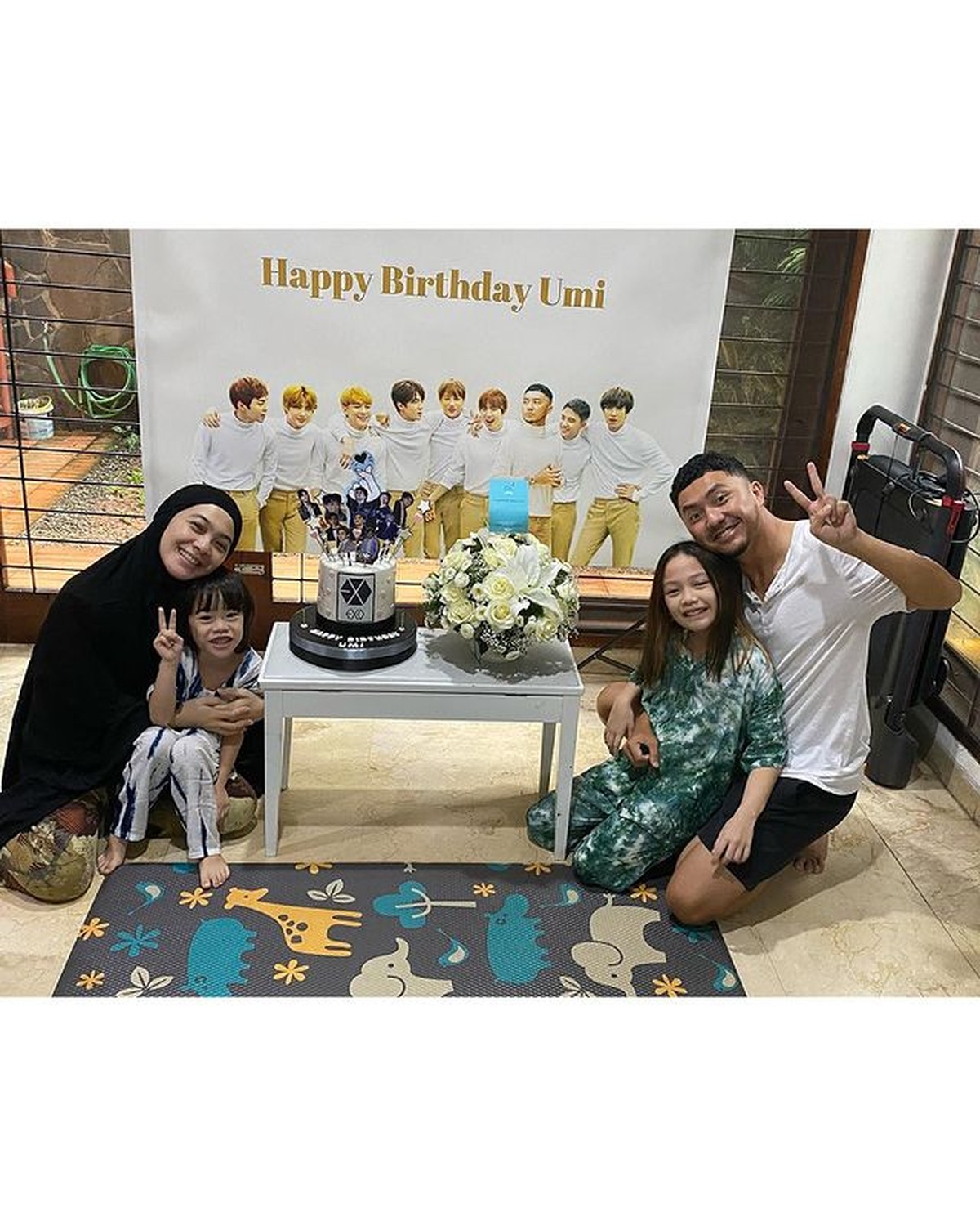 Dian Ayu Lestari mendapat kejutan ulang tahun yang ke 35 bertema EXO dari Omesh&comma; sang suami&period; Yuk kita intip&excl;