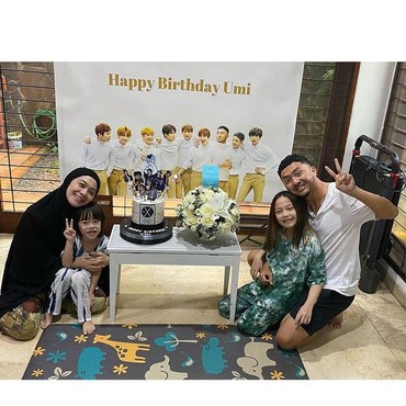 Bertema EXO, Intip Perayaan Ultah Dian Ayu Lestari ke-35