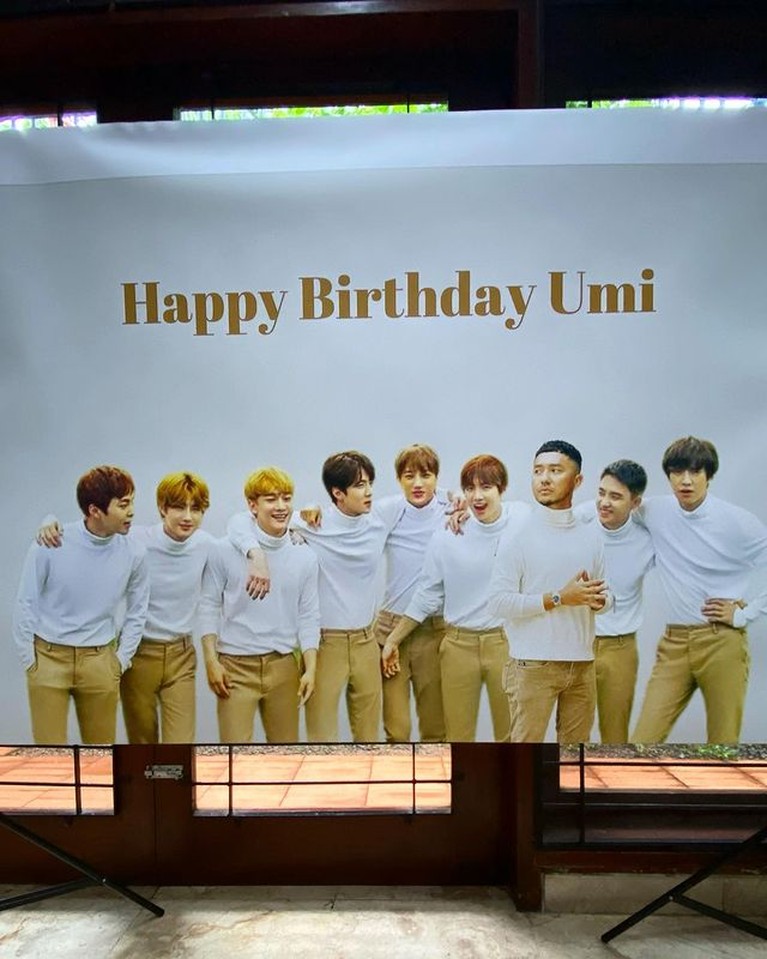 Dian Ayu Lestari mendapat kejutan ulang tahun yang ke 35 bertema EXO dari Omesh, sang suami. Yuk kita intip!