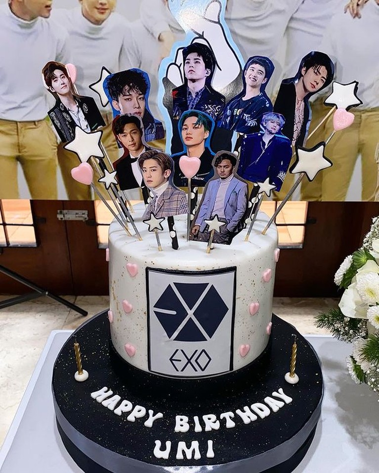 Bertema EXO, Intip Perayaan Ulang Tahun Dian Ayu Lestari yang ke 35 Dian Ayu Lestari mendapat kejutan ulang tahun yang ke 35 bertema EXO dari Omesh, sang suami. Yuk kita intip!