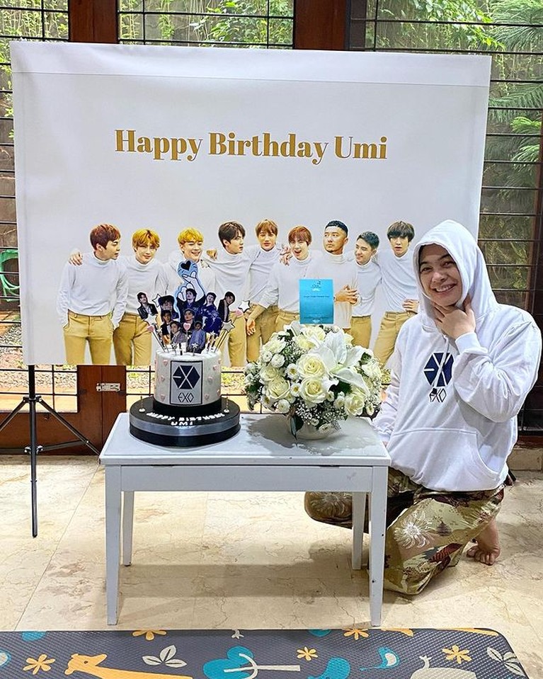 Dian Ayu Lestari mendapat kejutan ulang tahun yang ke 35 bertema EXO dari Omesh, sang suami. Yuk kita intip!