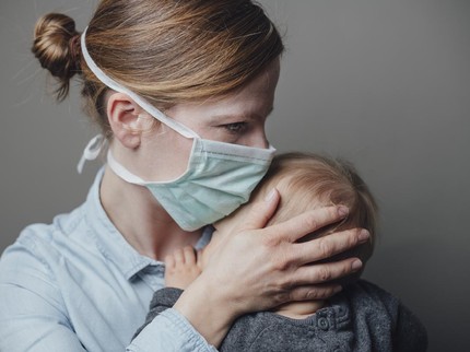 Anak 17 Bulan Tertular COVID-19 dari Tukang Bangunan, Sembuh dengan Bantuan ASI