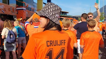 img-title Simak Potret Gracia Indri di Belanda, Jadi Reporter Euro 2020!