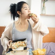 4 Kebiasaan Ngemil yang Bisa Bikin Otak Lebih Cepat Menua dan Sulit Fokus, Hindari dari Sekarang!