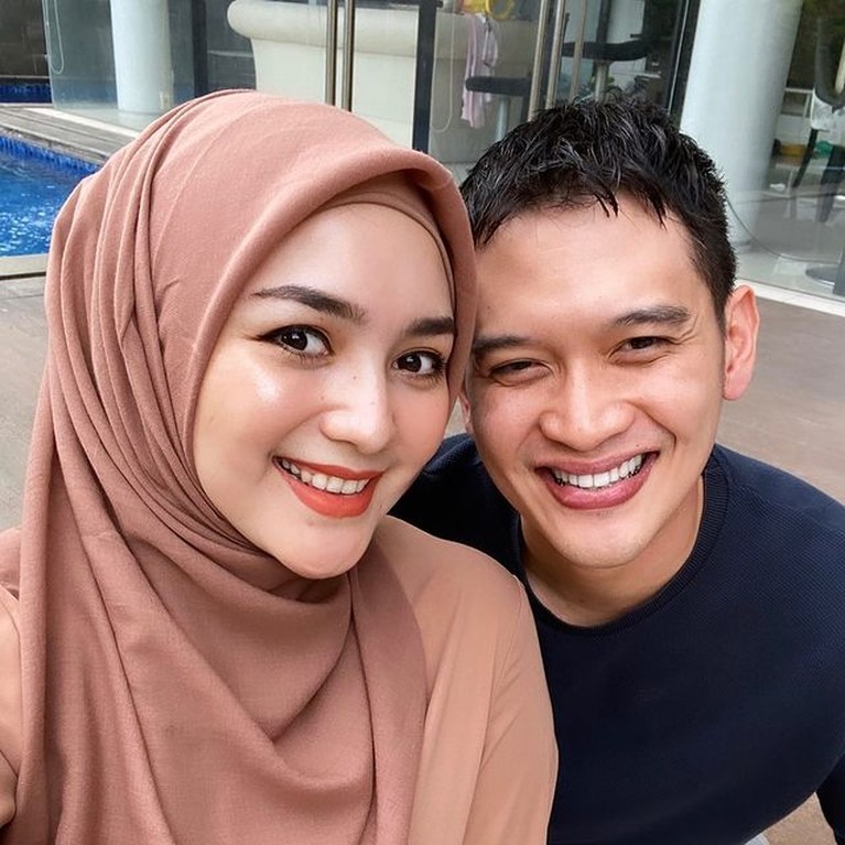 Kemesraan Citra Kirana & Rezky Aditya Ditengah Rumor yang Beredar Rumah tangga Rezky Aditya dan Citra Kirana sedang diterpa isu tak sedap. Yuk kita intip kemesraan mereka!