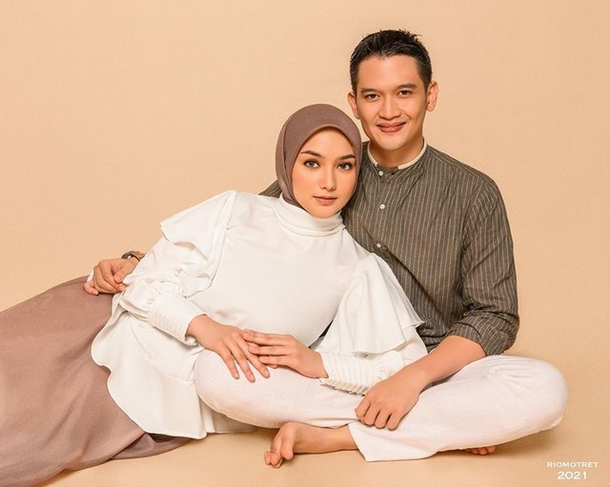 Rumah tangga Rezky Aditya dan Citra Kirana sedang diterpa isu tak sedap&period; Yuk kita intip kemesraan mereka&excl;