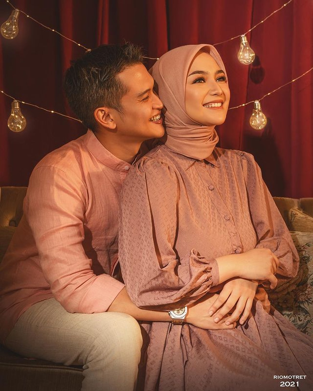 Rumah tangga Rezky Aditya dan Citra Kirana sedang diterpa isu tak sedap&period; Yuk kita intip kemesraan mereka&excl;