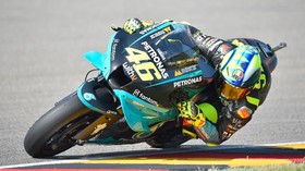 Pangeran Saudi Minta Rossi Bela Aramco VR46 di MotoGP 2022