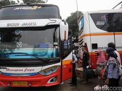 Diam! Penumpang Dilarang Bicara, Teleponan, dan Makan Dalam Bus