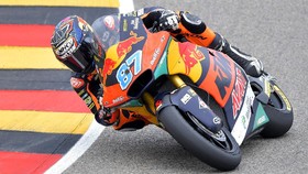 Hasil Moto2 Inggris 2021: Gardner Kalahkan Bezzecchi