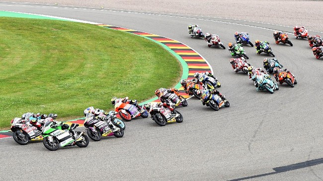 Pedro Acosta menang Moto3 Jerman 2021 setelah mengalahkan Kaito Toba. Sementara pembalap Indonesia Andi Gilang merebut poin.