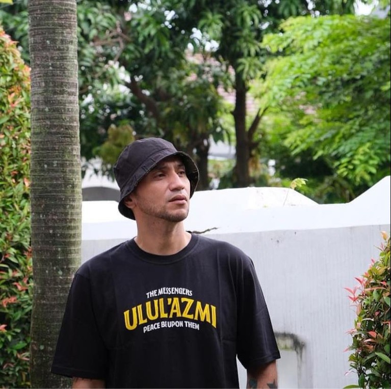 Aktor Gary Iskak terbaring di rumah sakit dan divonis mengidap kanker hati. Yuk kita lihat penampilannya sebelum idap kanker hati!