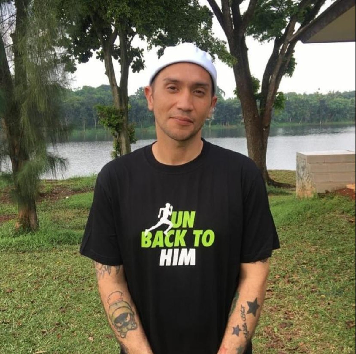 Aktor Gary Iskak terbaring di rumah sakit dan divonis mengidap kanker hati&period; Yuk kita lihat penampilannya sebelum idap kanker hati&excl;