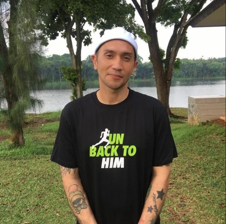 Penampila Gary Iskak Sebelum Divonis Idap Kanker Hati Aktor Gary Iskak terbaring di rumah sakit dan divonis mengidap kanker hati. Yuk kita lihat penampilannya sebelum idap kanker hati!