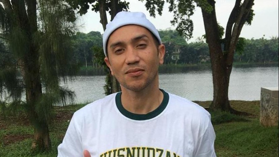 Aktor Gary Iskak terbaring di rumah sakit dan divonis mengidap kanker hati. Yuk kita lihat penampilannya sebelum idap kanker hati!