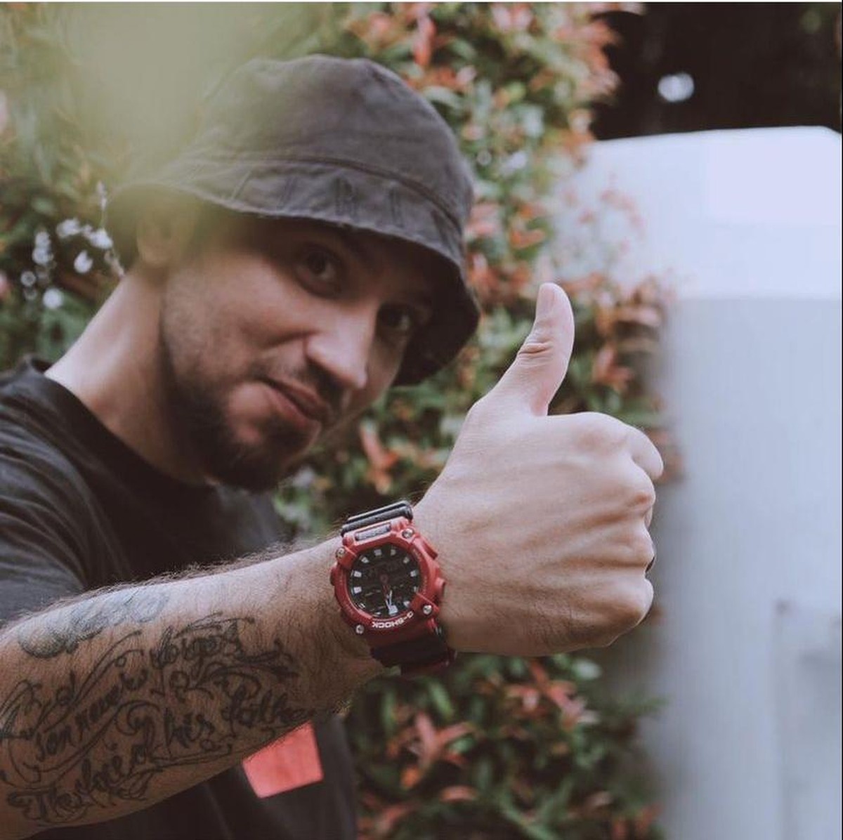 Aktor Gary Iskak terbaring di rumah sakit dan divonis mengidap kanker hati&period; Yuk kita lihat penampilannya sebelum idap kanker hati&excl;